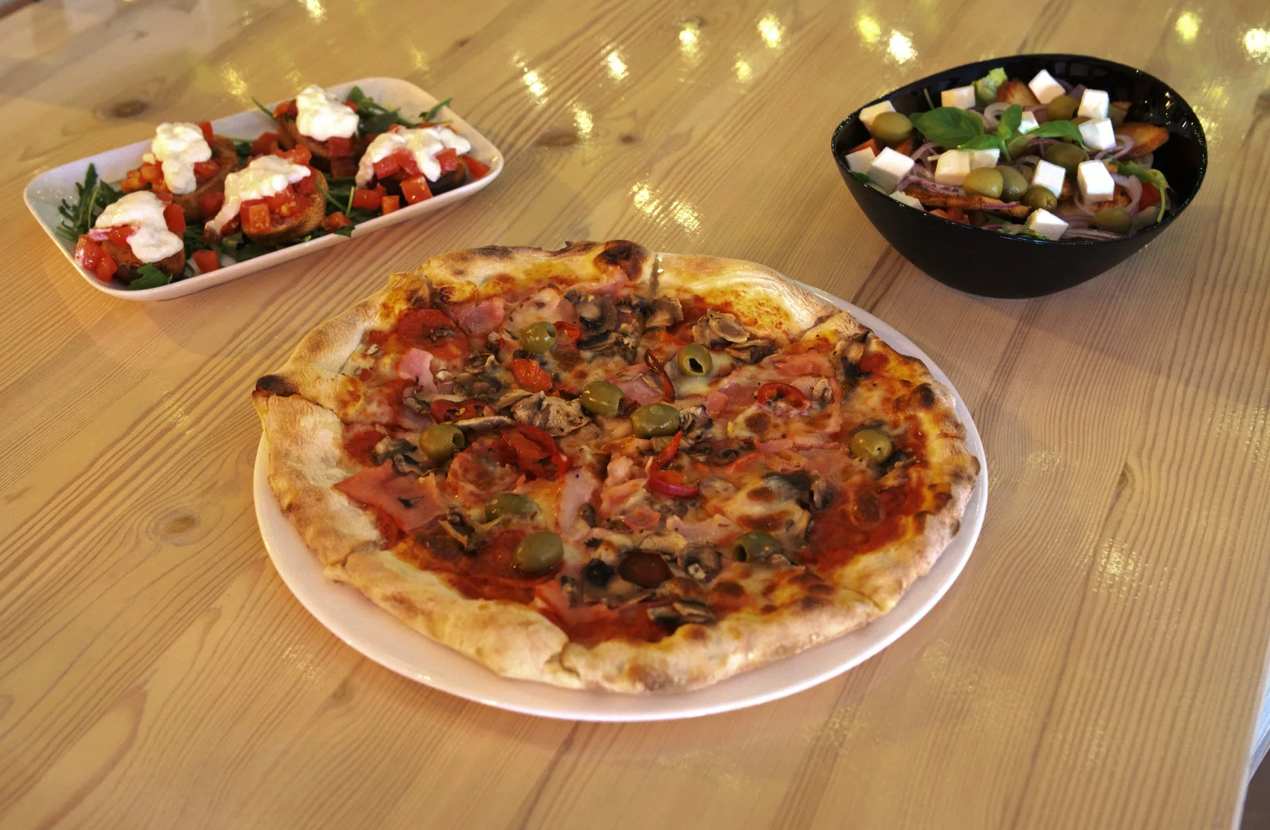 Pizza pełna smaku